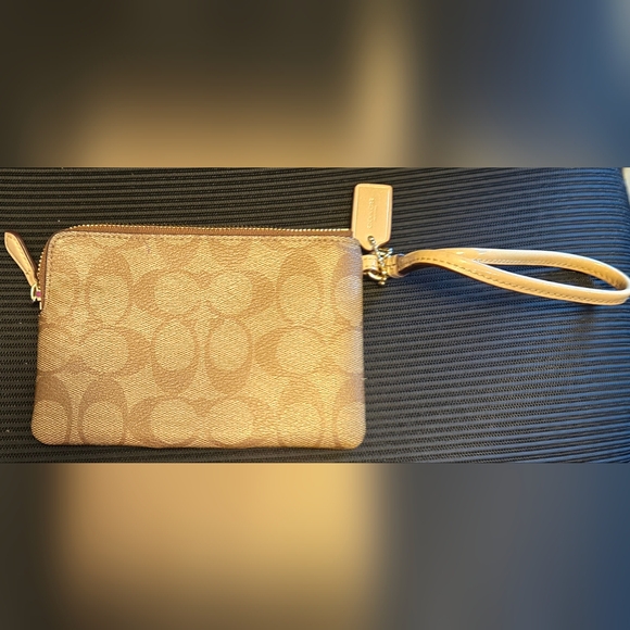 Coach wristlet Tan - Picture 2 of 2